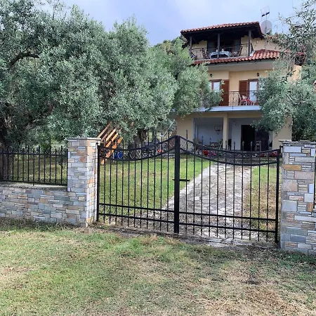 Nikolas Villa
